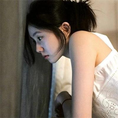街上流行红裙子
